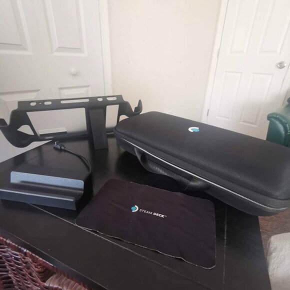 Steam Deck 512 GB w/ Docking Station - LCD - Perfect Condition - Picture 5 of 6